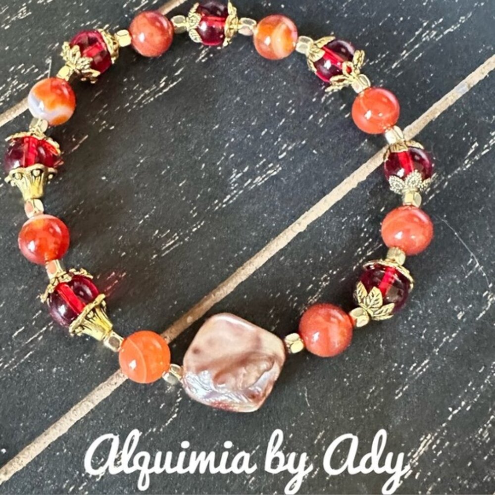 Gold vintage vibes red gemstones bracelet with freshwater pearl